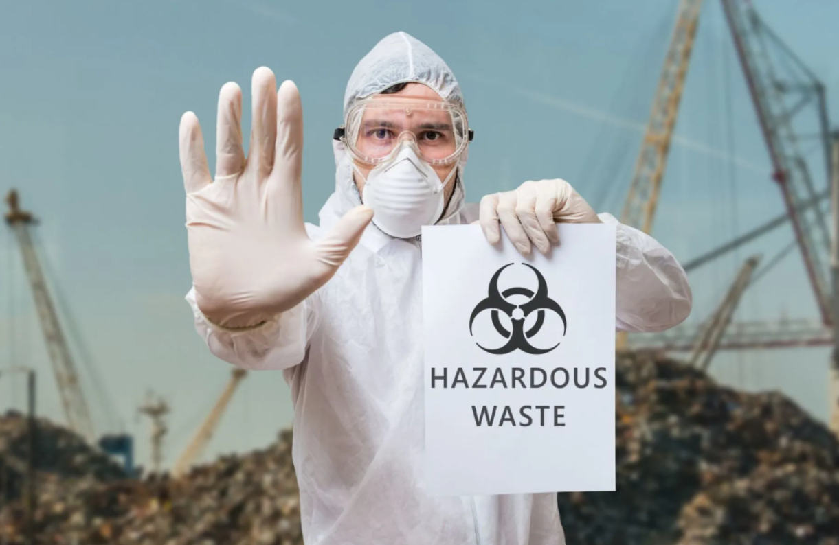 You are currently viewing How to Dispose of Hazardous Waste Safely and Responsibly
